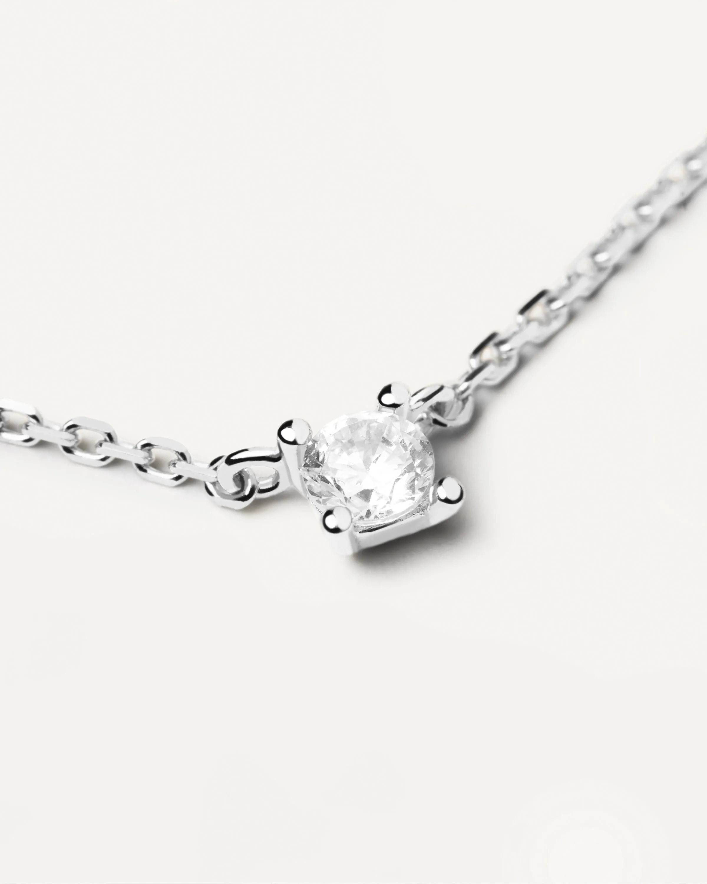 Diamonds and White Gold Solitaire Mini Necklace